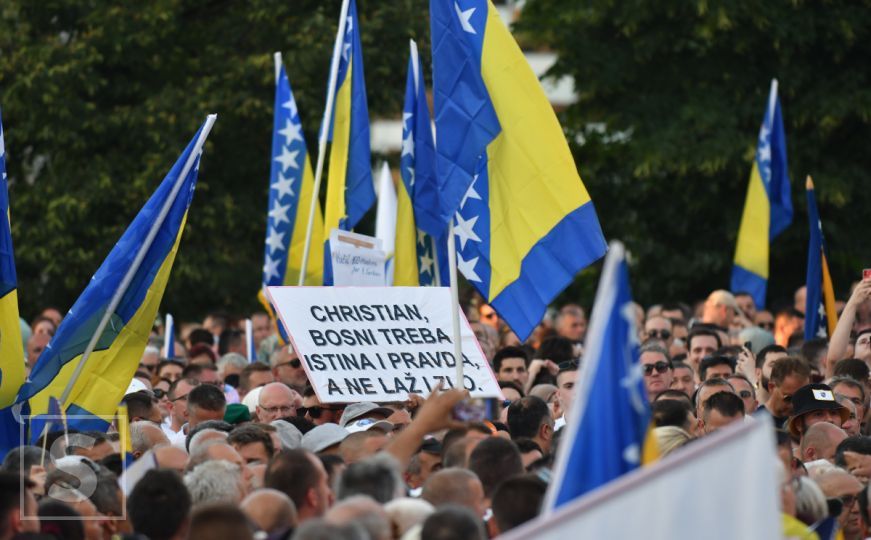 Danas protesti ispred OHR-a. Tražit će se smjena Schmidta ili povlačenje odluka