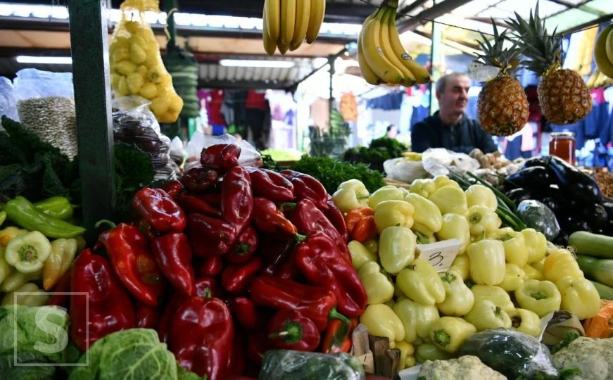 Građani se pitaju: “Zašto su i paprike za ajvar poskupjele “preko noći” na pijacama?”