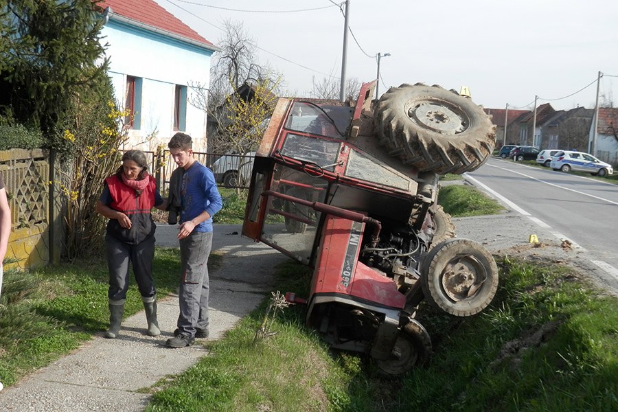 U sudaru Opela i traktora povrijeđena dva tinejdžera