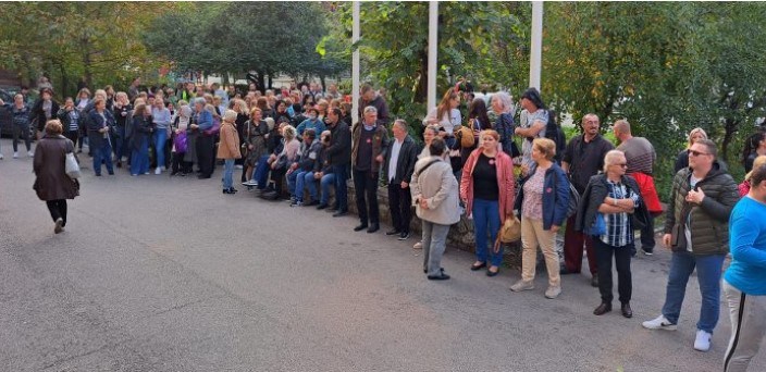 Održana protestna šetnja zdravstvenih radnika u Zenici