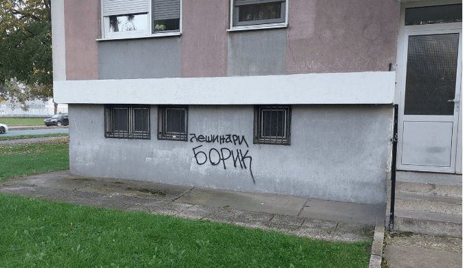 Bravo za Banjaluku: Prekrečili uvredljivi grafit na zgradi (FOTO)