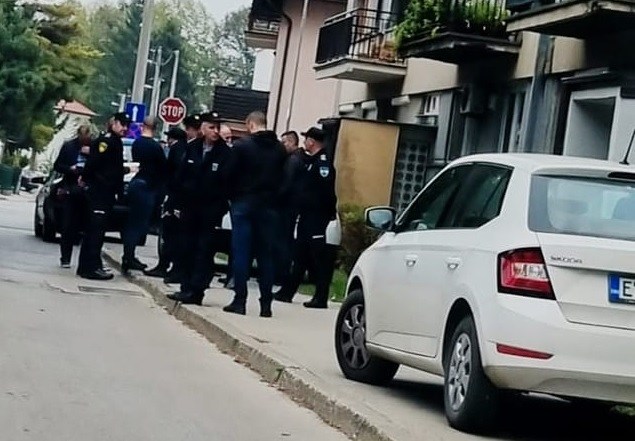 Enes Odobašić je muškarac koji je zadavio suprugu. Policija traga za njim