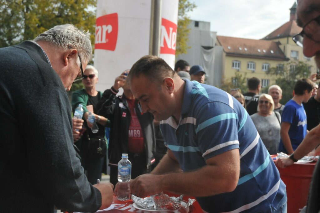 Banjalučanin oborio rekord u brzom jedenju velike porcije ćevapa