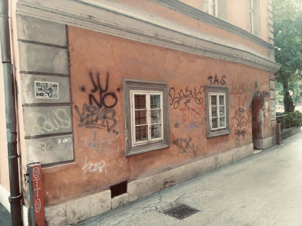 Grad Sarajevo uklanja grafite sa nacionalnih spomenika