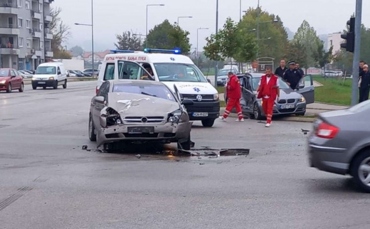 Sudar BMWa i Opela, ima povrijeđenih