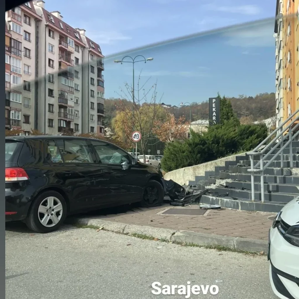 Saobraćajka u Sarajevu, automobilom se zabio stepenice