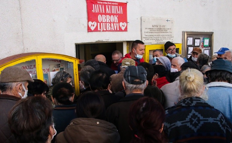 Redovi ispred javnih kuhinja u Bosni i Hercegovini sve duži