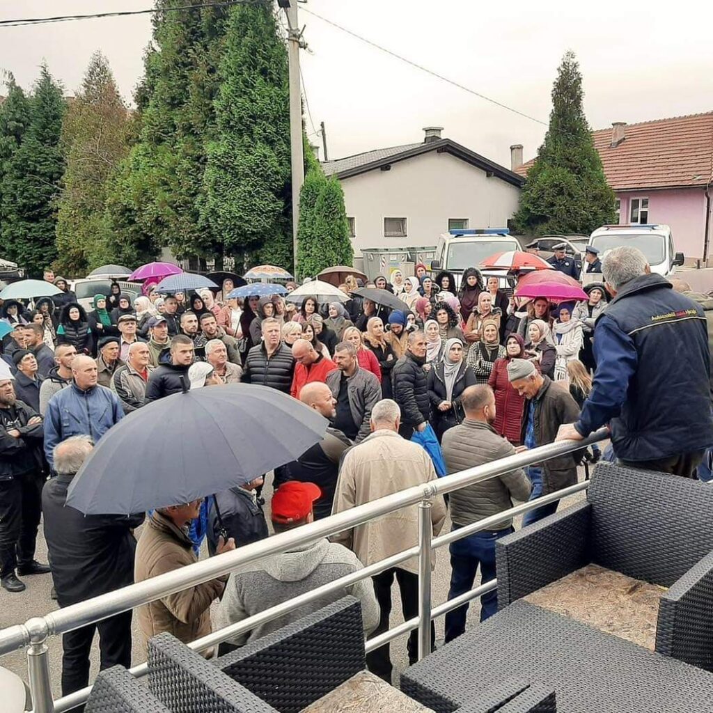 Ogorčeni građani Željeznog Polja: “Na kraju rekli ste da ste nam HALALILI što širimo laži, nema potrebe jer HALAL nismo ni tražili”