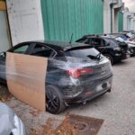 Radnici oblijepili folijom automobil koji im je vlasnik parkirao ispred skladišta