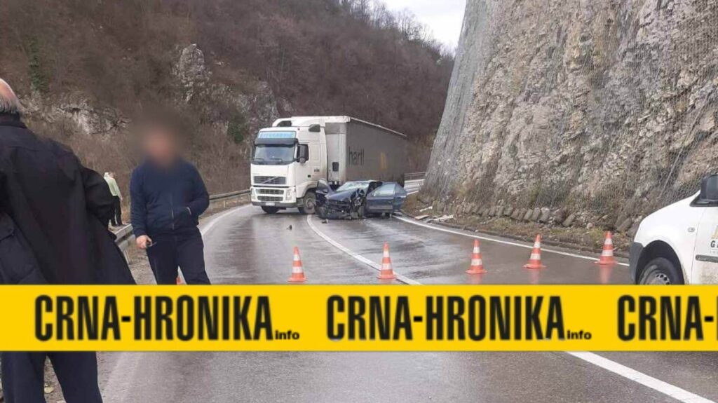 Teška nesreća kod Srebrenika: U udesu kamiona i putničkog automobila jedna osoba povrijeđena