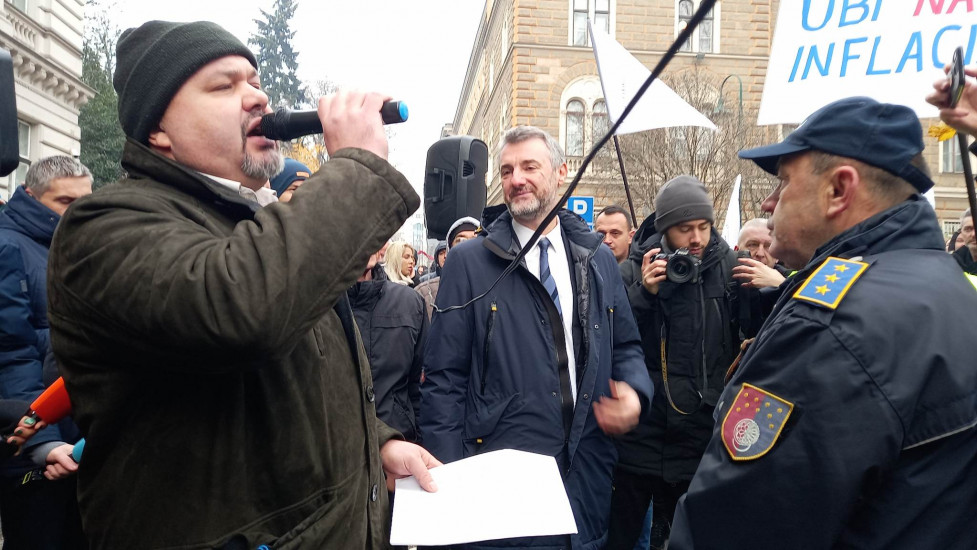 Veliki protesti u Sarajevu, radnici gurali Fortu