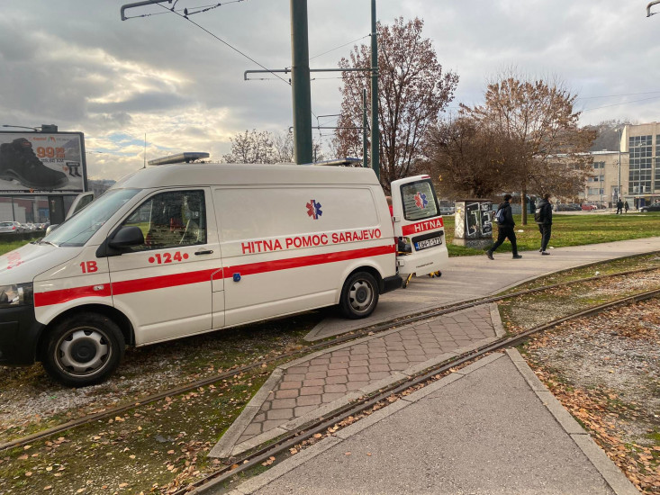 Muškarac nepomično ležao u blizini Željezničke stanice