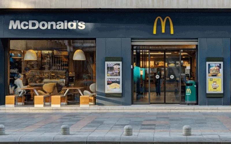 Muk u McDonald'su nakon informacije da se zatvaraju u Titovoj