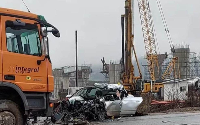 U stravičnoj nesreći poginula jedna osoba, Mercedes uništen