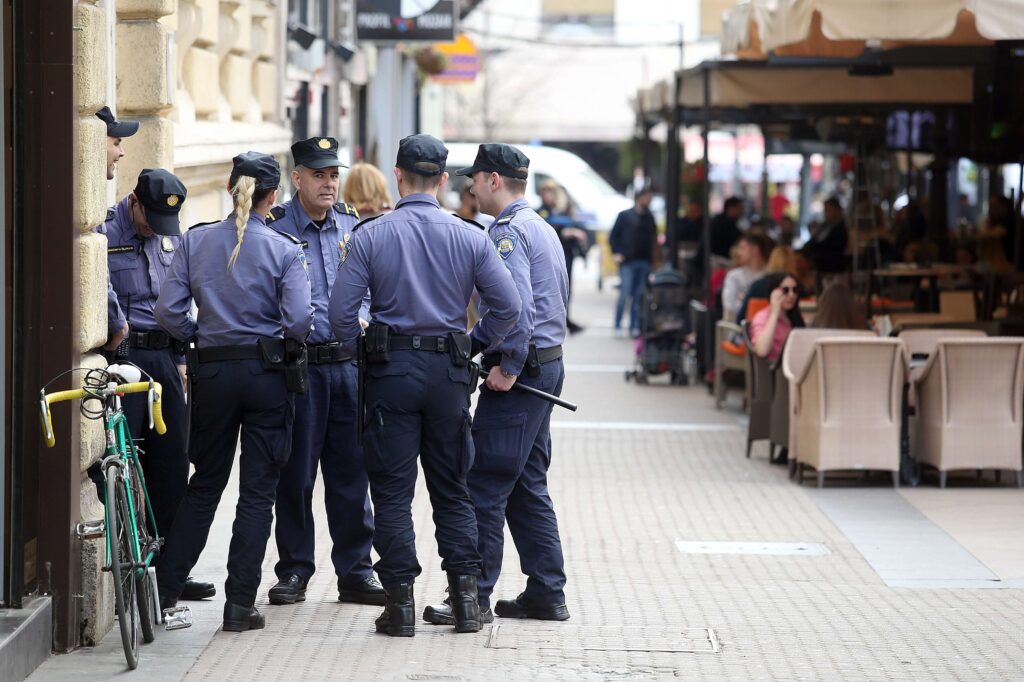 Haos u komšiluku, masovno trvonaje policajaca: Bilo je strašno, ljudi su povraćali i padali u nesvijest