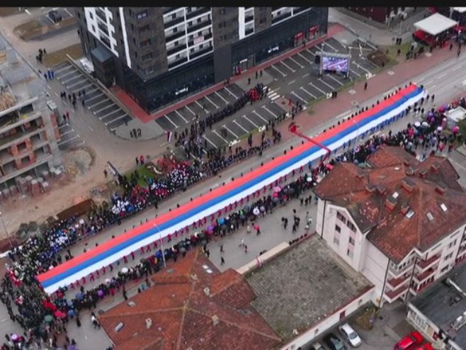 Ujutru će veliki broj ljudi koji su učestvovali na paradi u Sarajevo na posao