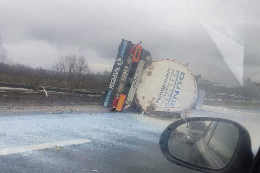 (VIDEO) Prevrnula se cisterna kod Bosanske Gradiške