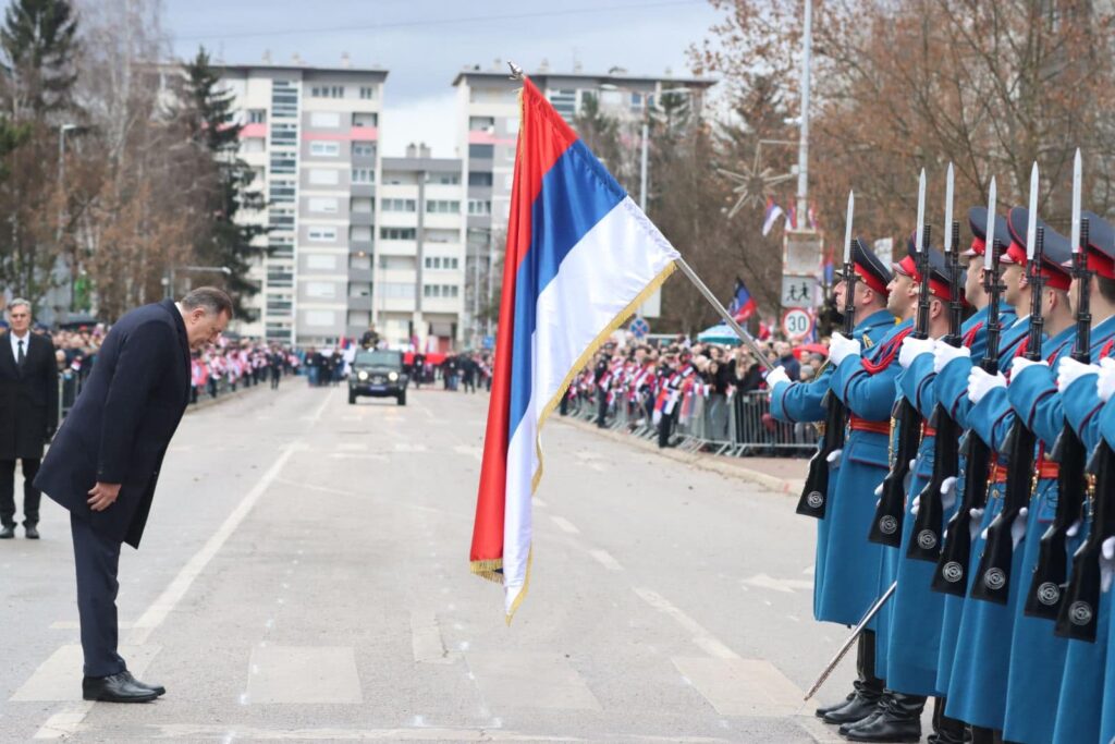 Završen svečani defile povodom Dana RS-a: “Ponosan sam na policiju, koja danas čuva red i mir, a najviše su zaslužni za stvaranje Srpske njeni borc”