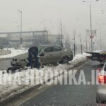 Nesreća u Sarajevu: Vozač BMW-a proklizao i sletio sa kolovoza