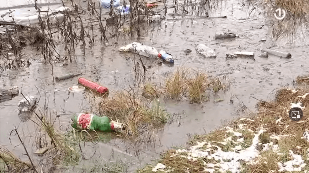 (VIDEO) Otpad i bespravna gradnja uništava jezero Modrac: “Zašto je čovjek neprijatelj prirodi?”