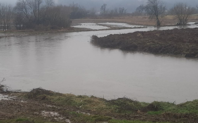 U Gračanici i Doboj Istoku izlila se Spreča, poplavljene oranice