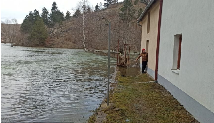 Alarmantno u Fojnici kod Gacka: Izlila se rijeka Đeropa