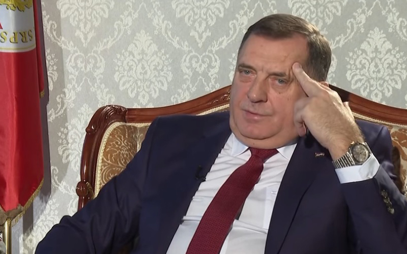 Dodik dao potpis za Bećirovićeve ambasadore: Nadam da će svojim radom doprinijeti bržem raspadu BiH te im zato nećemo stajati na putu