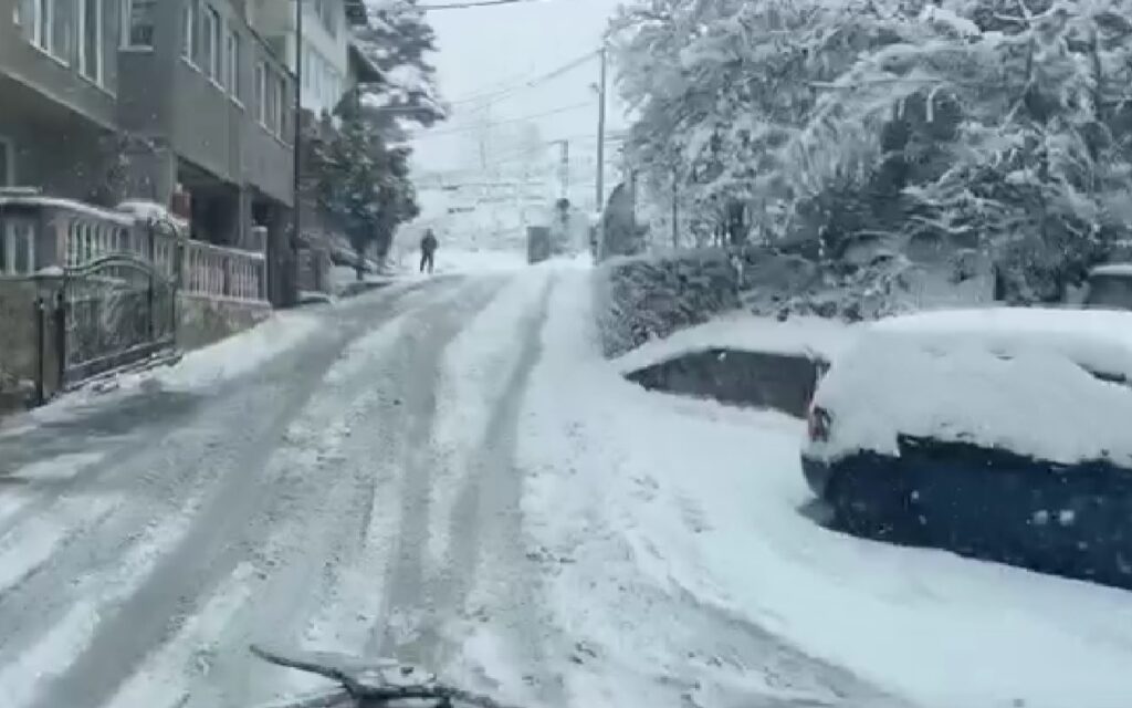 KJKP RAD se na Facebooku pohvalio videom kako čiste snijeg