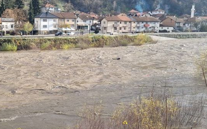 Izlila se rijeka Lim, evakuisana majka sa šestoro djece