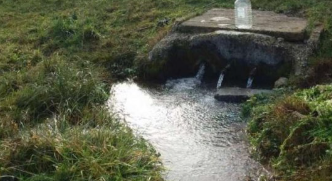 Malo bosansko mjesto puno izvora i potoka s pitkom vodom… Ljeti voda hladna, zimi topla