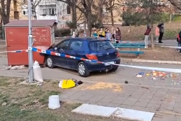 Vozačica Peugeot-a Ana udarila curicu (4) i kiosk za prodavanje kokica. “Radnica Muamera spašavala dijete”