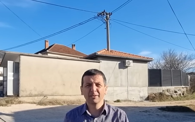 Nebojša Vukanović objavio video: Vijećnik i direktor uzidao banderu u svoju kuću!