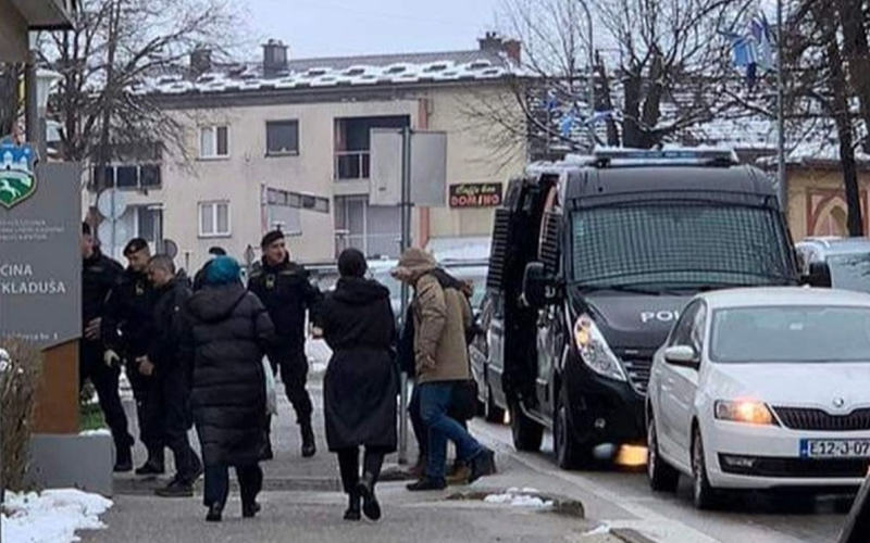 MUP USK pretresa zgradu Općine Velika Kladuša