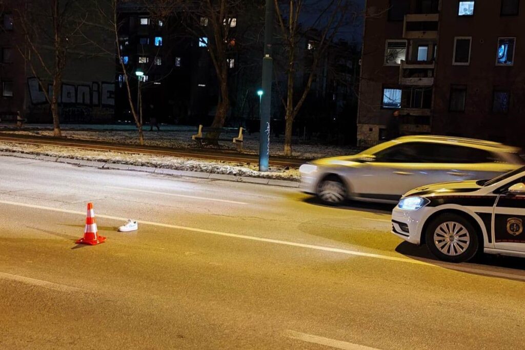 Potresna fotografija sa mjesta nesreće: Pješak odvezen u bolnicu, ostala je samo patika