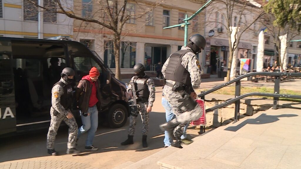 (VIDEO) Otac i sin iz Bihaća napravili porodično-kriminalni biznis: Pogledajte šta su sve pronašli