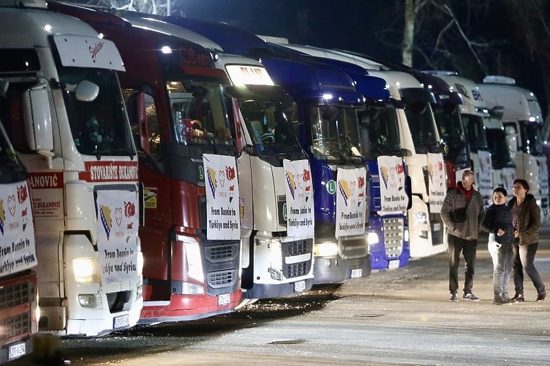  Bosanci i Hercegovci pokazali veliko srce: Iz Sarajeva krenula 54 šlepera pomoći za Tursku i Siriju