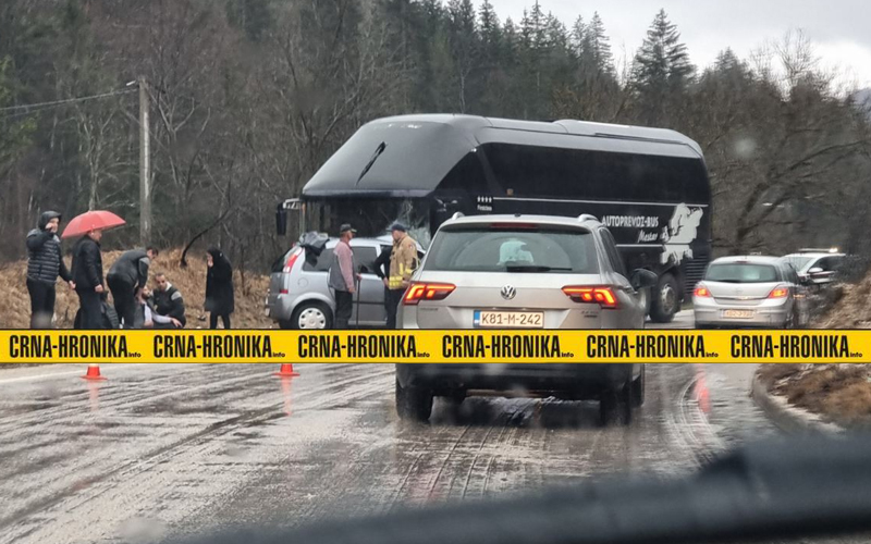 Umrla i beba koja je povrijeđena u sudaru autobusa i vozila