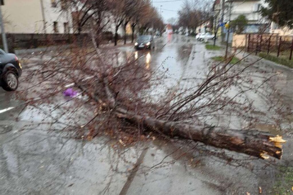 Širom Bosne i Hercegovine upozorenje na jak vjetar i nevrijeme