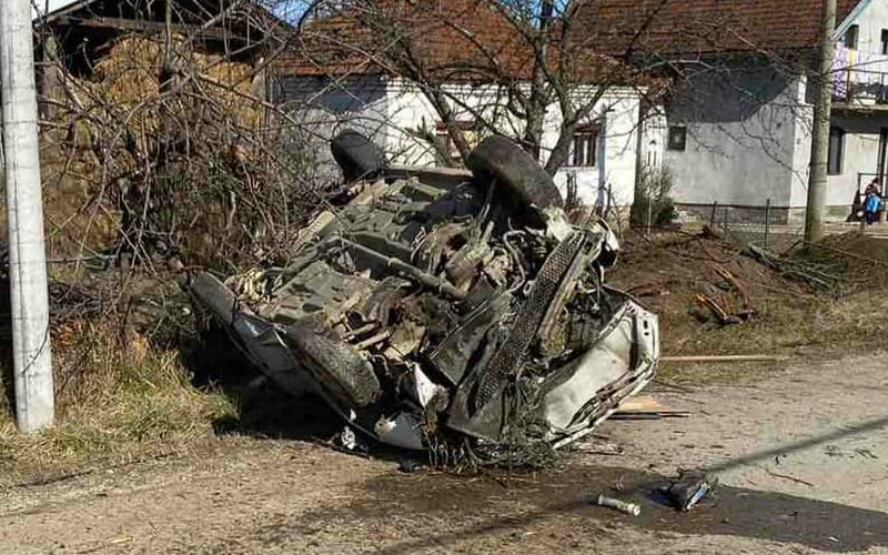 Vozač Peugeota teško povrijeđen nakon što je vozilom sletio s puta