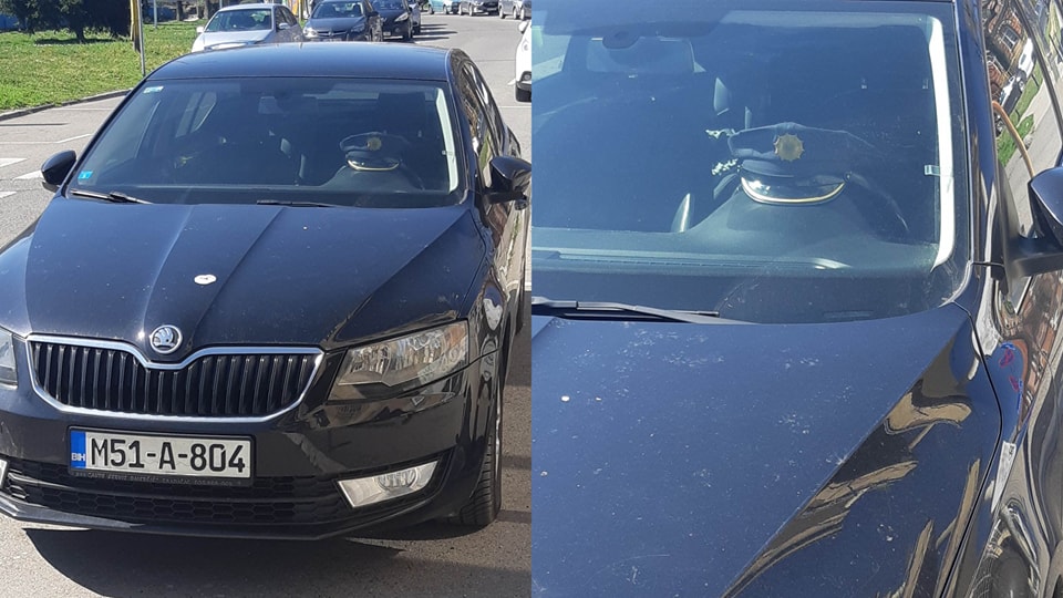 Tuzlanski policajac kako bi izbjegao plaćanje parkinga ostao “šapku” kako mu ne bi pisali kaznu