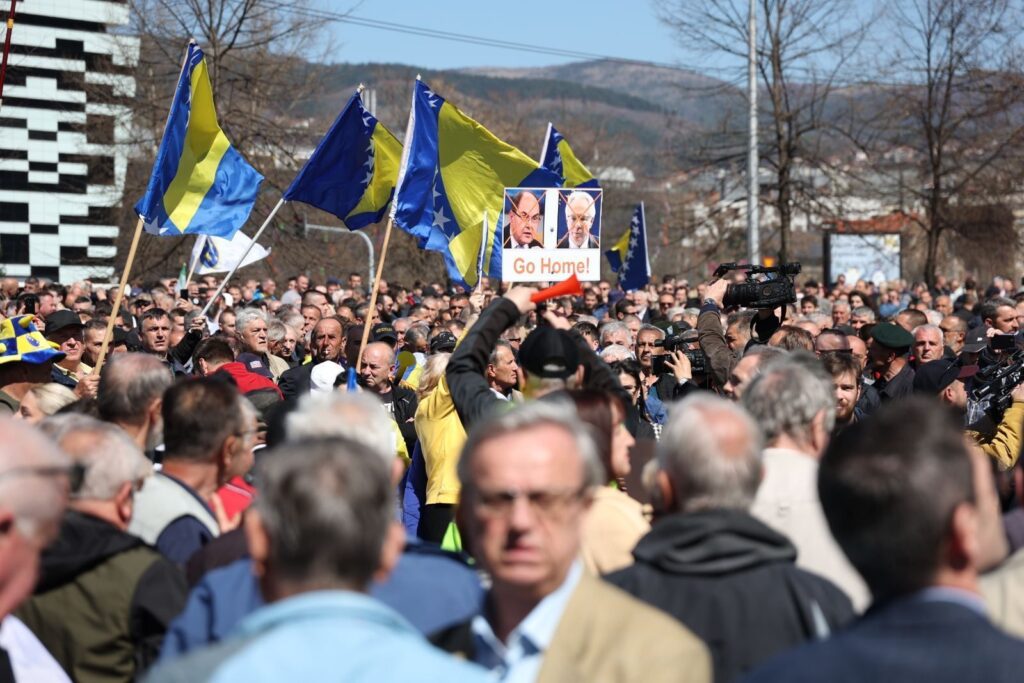 (FOTO) Završeni protesti ispred OHR-a