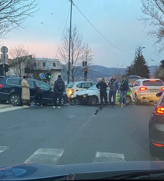 Saobraćajna nesreća: Sudarila se dva automobila, stvorile se gužve u Sarajevu