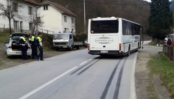 Klizište prouzrokovalo probleme: Obustavljen saobraćaj za teretna vozila na putu Foča-Goražde