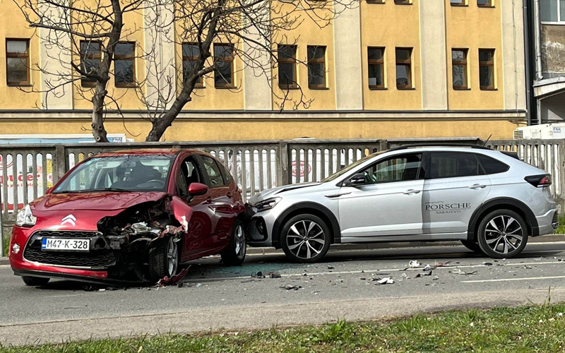 Tri osobe povrijeđene u sudaru na Čengić Vili