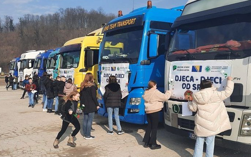 Konvoj sa 8 šlepera i 33,5 hiljade dječijih paketića krenuo ka Turskoj i Siriji