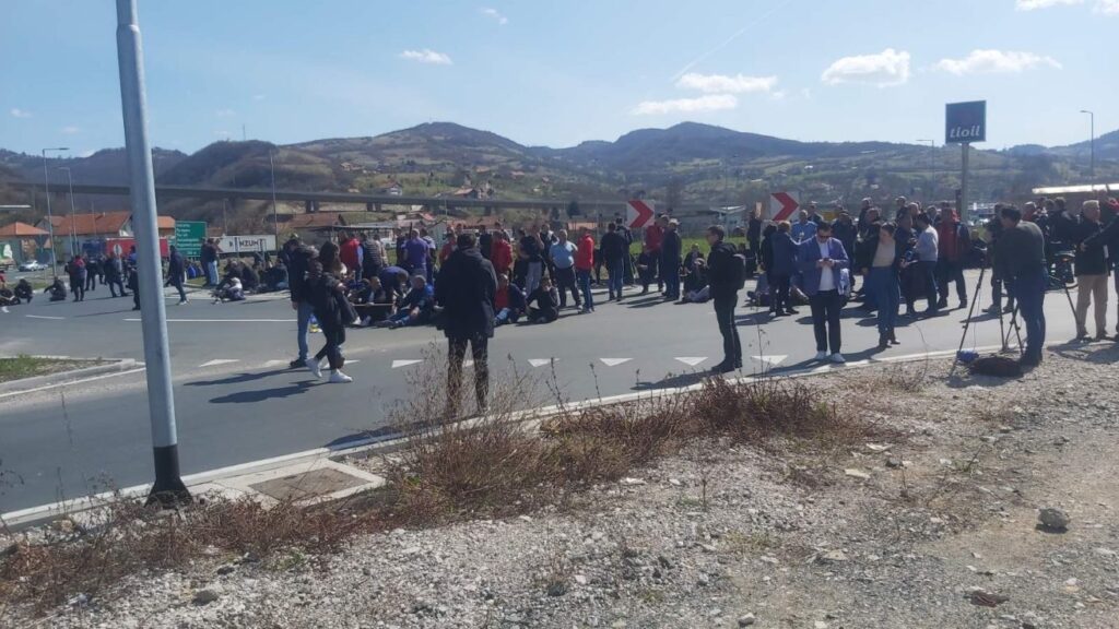 Rudari probili policijski kordon i blokirali autoput