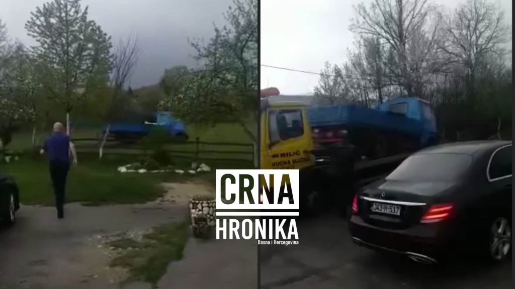 (VIDEO) Nezgoda u Travniku: Kamion sletio sa šlepe, ljudi ga ganjali po livadi