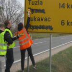 Kazne i do 1.000 KM: Danas odluka za one koji prefarbaju latinični/ćirilični natpis ili parkiraju na mjesto za invalide