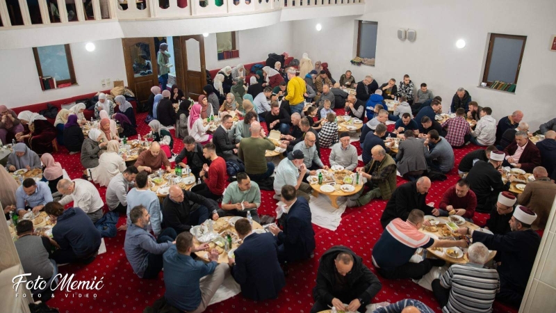 Veliki broj postača na Krajiškom iftaru u Banjoj Luci