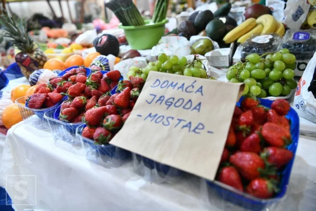 Stigle nam jagode: One iz Mostara koštaju 7 KM a one iz Turske 5 KM